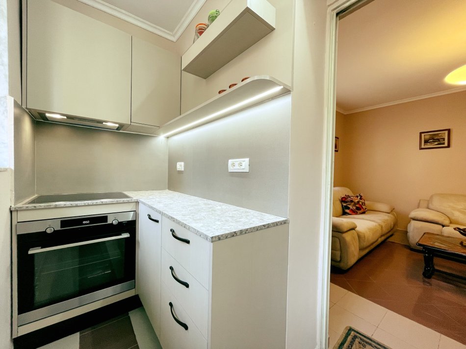 Tirane, jepet me qera apartament 2+1+Ballkon Kati 3, 75 m² 800 € (Ambasada Kineze, Rruga e Durrësit)