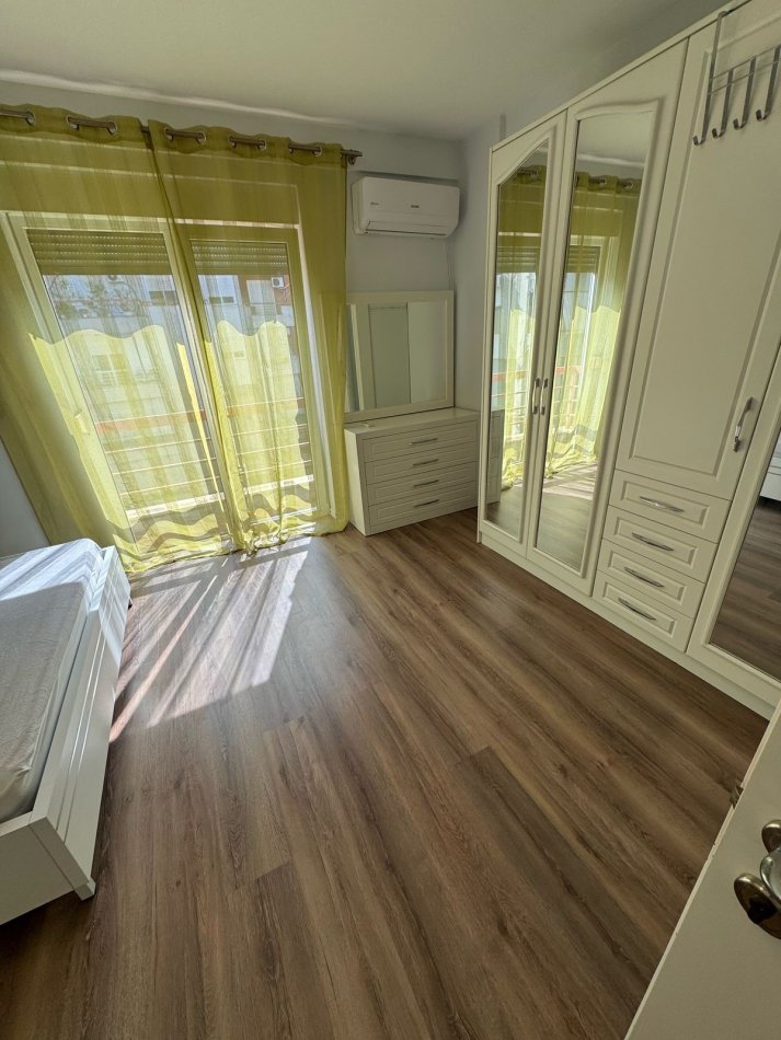 Shqiperi, jepet me qera apartament 2+1+Aneks+Ballkon Kati 4, 100 m² 900 € 