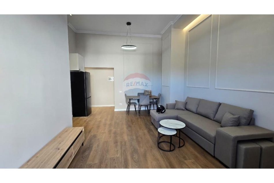 Tirane, jepet me qera apartament 1+1 , 70 m² 600 € 
