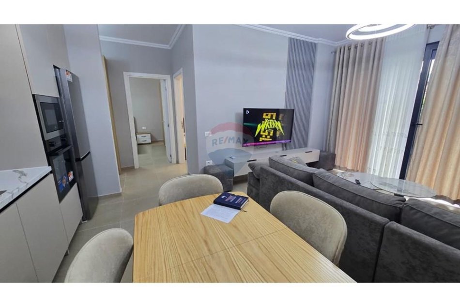 Tirane, jepet me qera 2+1 , 120 m² 1.200 €