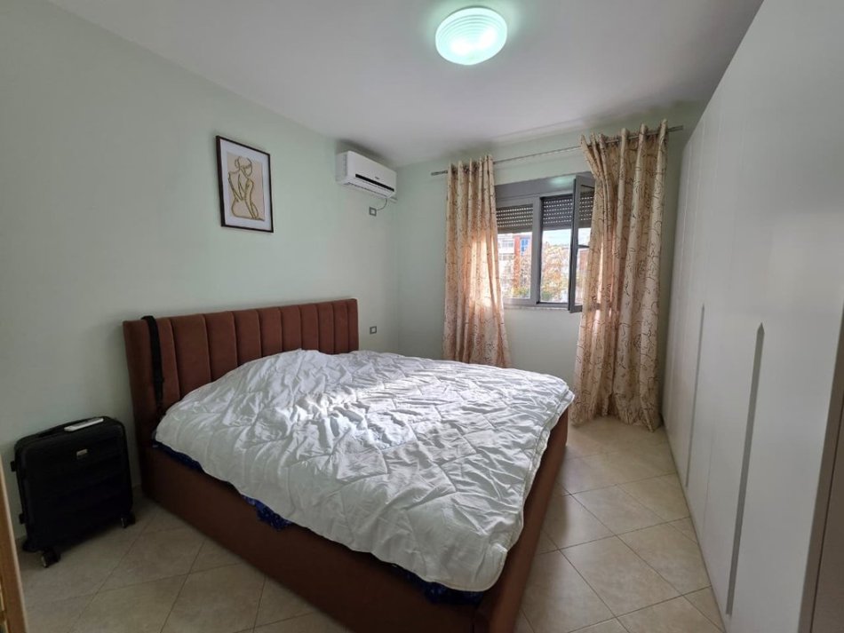 Tirane, shes apartament 1+1+Ballkon Kati 4, 54 m² 125.000 € (Porcelan)