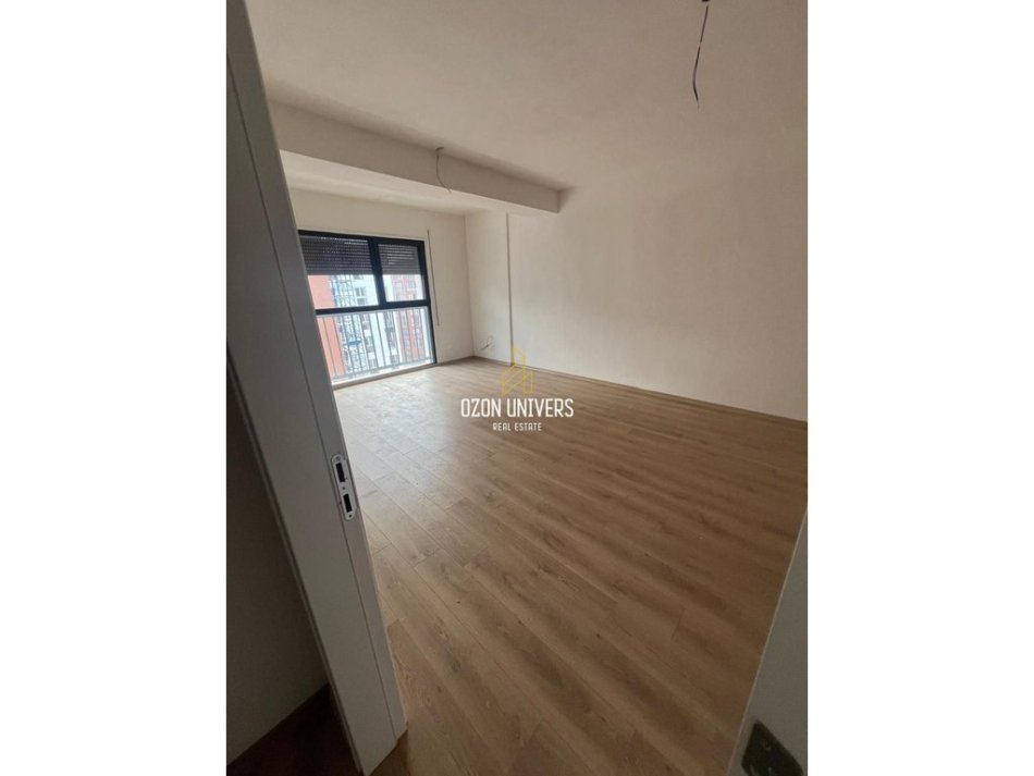 Tirane, jepet me qera ambjent biznesi Kati 6, 118 m² 670 € (Bulevardi i Ri)