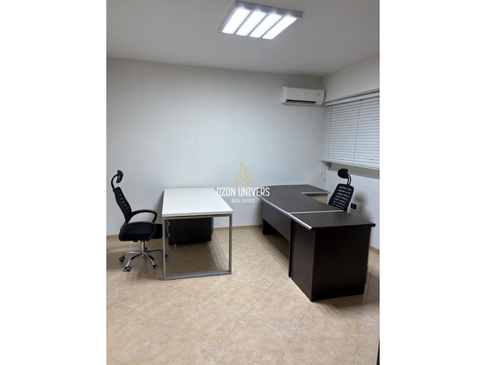 Tirane, jepet me qera ambjent biznesi Kati 2, 156 m² 2.500 € (Bllok)