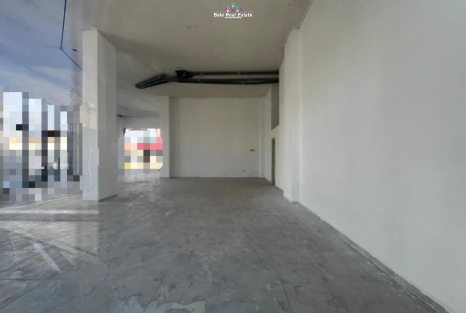 Tirane, jepet me qera dyqan Kati 0, 154 m² 2.500 € (Xhamllik)