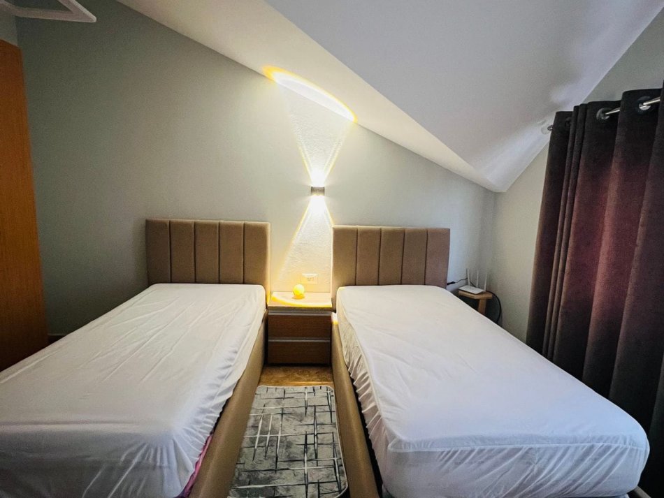 Tirane, jepet me qera apartament 2+1 Kati 4, 80 m² 777 € (Rruga Vace Zela)