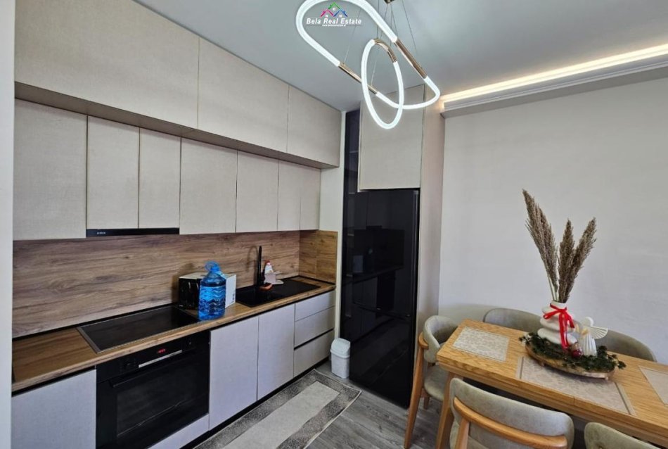 Tirane, jepet me qera apartament 2+1 Kati 6, 96 m² 650 € (Rruga e Kavajes)