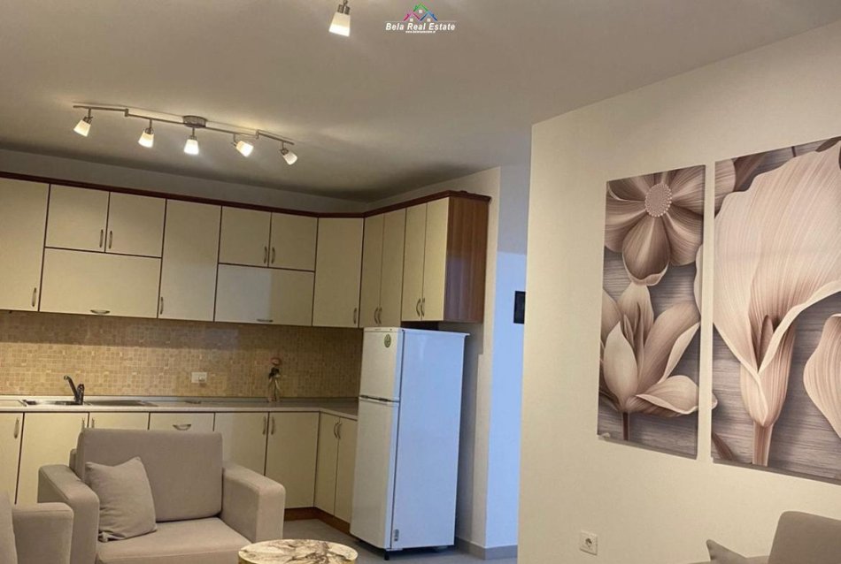 Tirane, jepet me qera apartament 1+1 Kati 4, 80 m² 600 € (Rruga Nikolla Jorga)