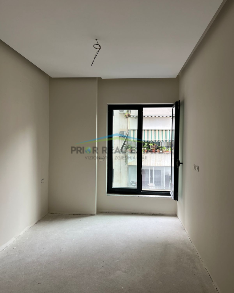 Tirane, shitet apartament 1+1 Kati 3, 71 m² 300.000 € (Rruga e Kosovareve)