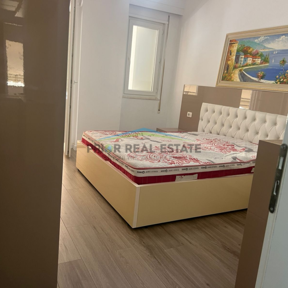 Tirane, jepet me qera apartament 1+1+Ballkon Kati 4, 66 m² 700 € (Kodra e Diellit)