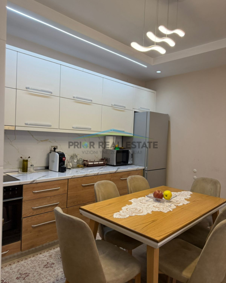 Tirane, jepet me qera apartament 2+1+Ballkon Kati 6, 93 m² 750 € (Don Bosko)