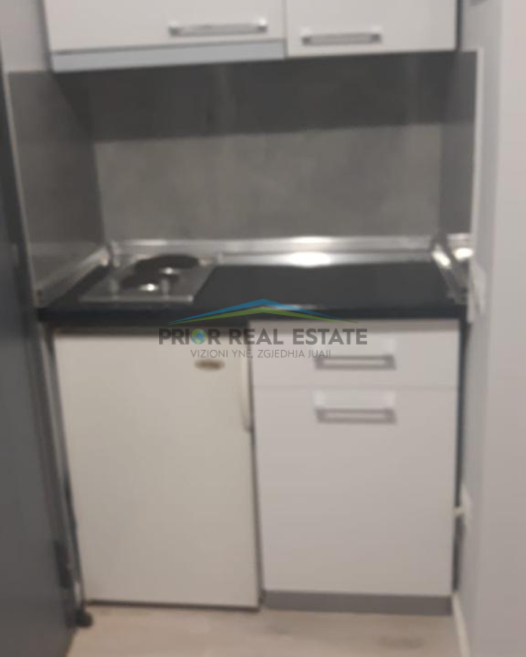 Tirane, jepet me qera garsonier Kati 0, 40 m²  45.000leke/muaj (Stadiumi Dinamo)