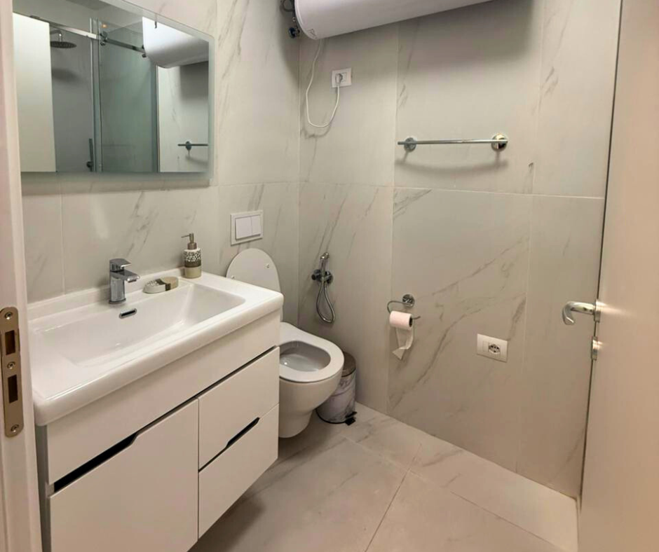 Tirane, jepet me qera apartament 2+1 Kati 4, 75 m² 800 € (Myslym Shyr)