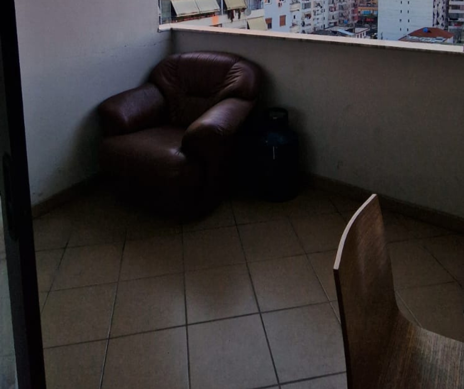Tirane, jepet me qera apartament 1+1+Ballkon Kati 7, 70 m² 450 € 