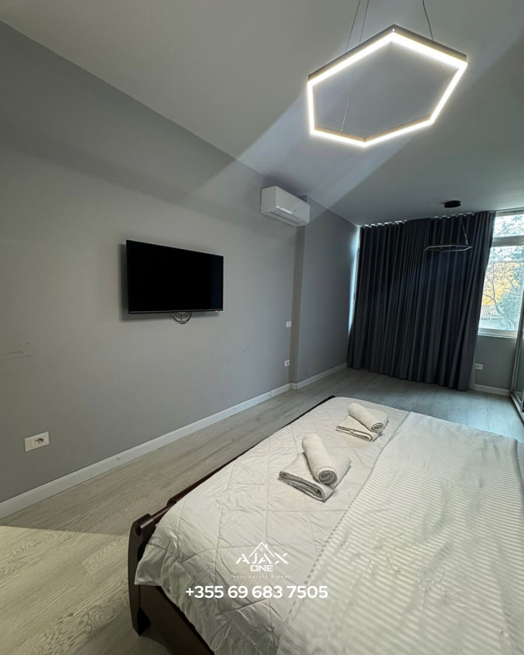 Tirane, shitet apartament , 112 m² (Rruga e barrikadave 3-4 min në këmbë nga qendra)