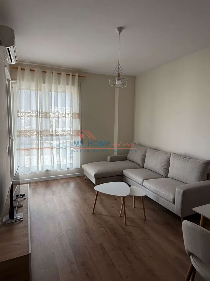 Tirane, jepet me qera apartament 1+1+Ballkon Kati 3, 70 m² 570 € (5 Maji)