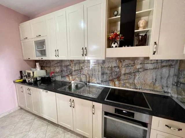 Tirane, jepet me qera apartament 2+1+BLK Kati 6, 90 m² 600 Euro (mine peza)