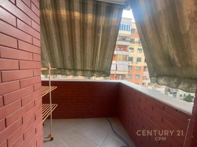 Tirane, jepet me qera apartament 2+1+BLK Kati 5, 120 m² 450 Euro (komuna parisit)