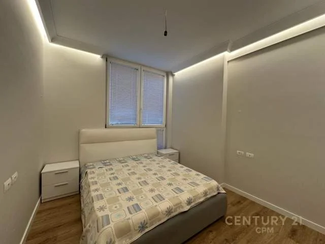 Tirane, jepet me qera apartament 2+1+BLK 100 m² 700 Euro (ruga kavajes)