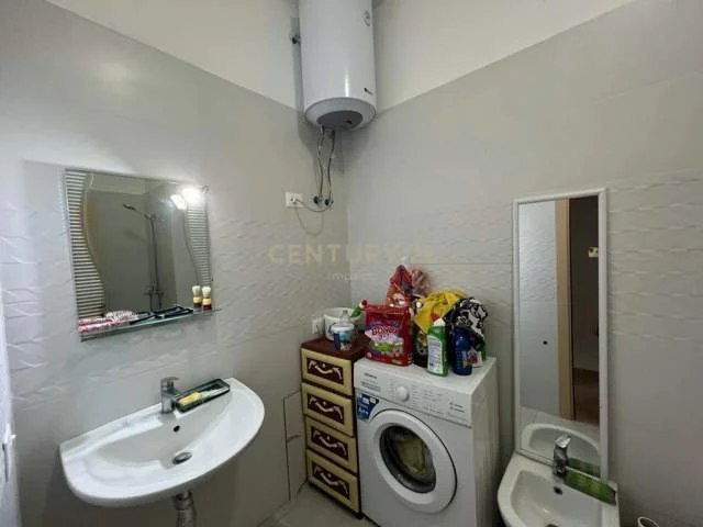 Tirane, jepet me qera apartament 71 m² 450 Euro (dibres)