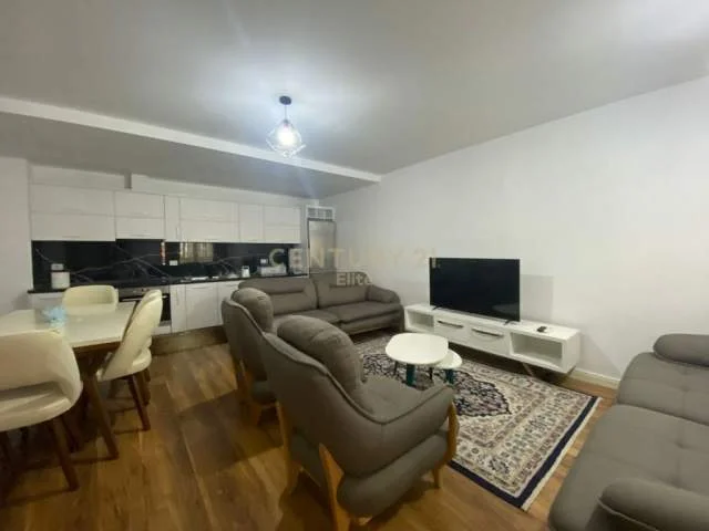Tirane, jepet me qera apartament 2+1+BLK 92 m² 650 Euro (liqeni)