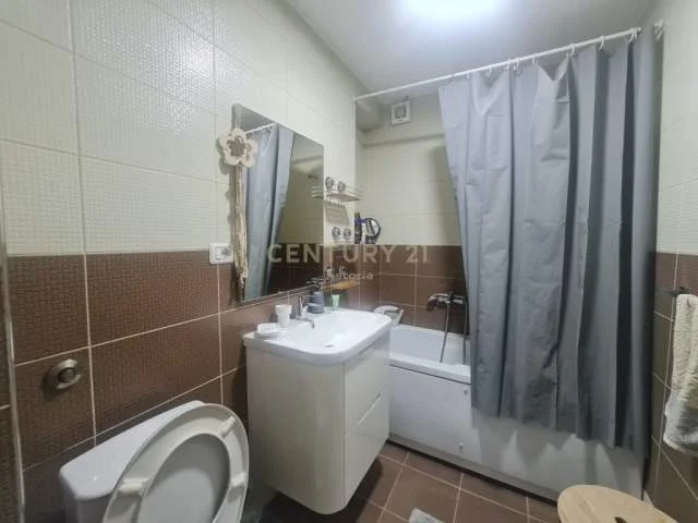 Tirane, jepet me qera apartament 88 m² 750 Euro (qender)