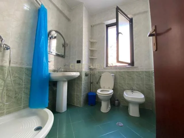 Tirane, jepet me qera apartament 3+1+A+BLK 145 m² 820 Euro (rruga elbasanit)