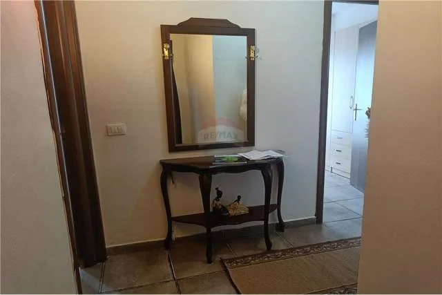 Tirane, jepet me qera apartament 1+1 Kati 9, 65 m² 500 Euro (Rruga e Dibres)