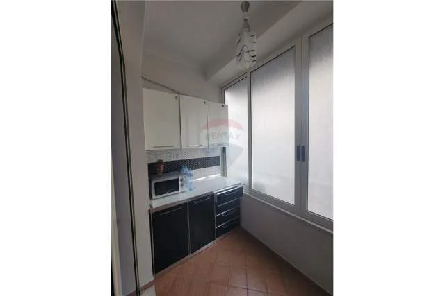Tirane, jepet me qera apartament 1+1 Kati 5, 40 m² 350 Euro (Astir)
