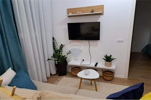 Tirane, jepet me qera 1+1 Kati 5, 55 m² 400 Euro (Ali Dem)