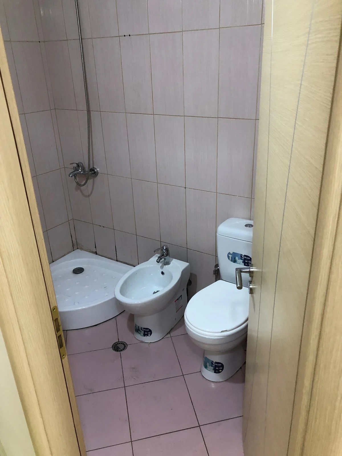 Jepet apartament me qera te Liqeni i Thate, 300 Euro