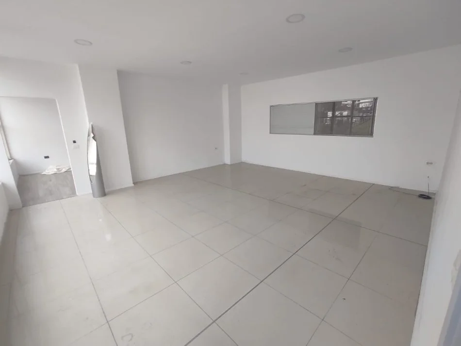 Magazine Me Qera Ne Farke, Tirane.