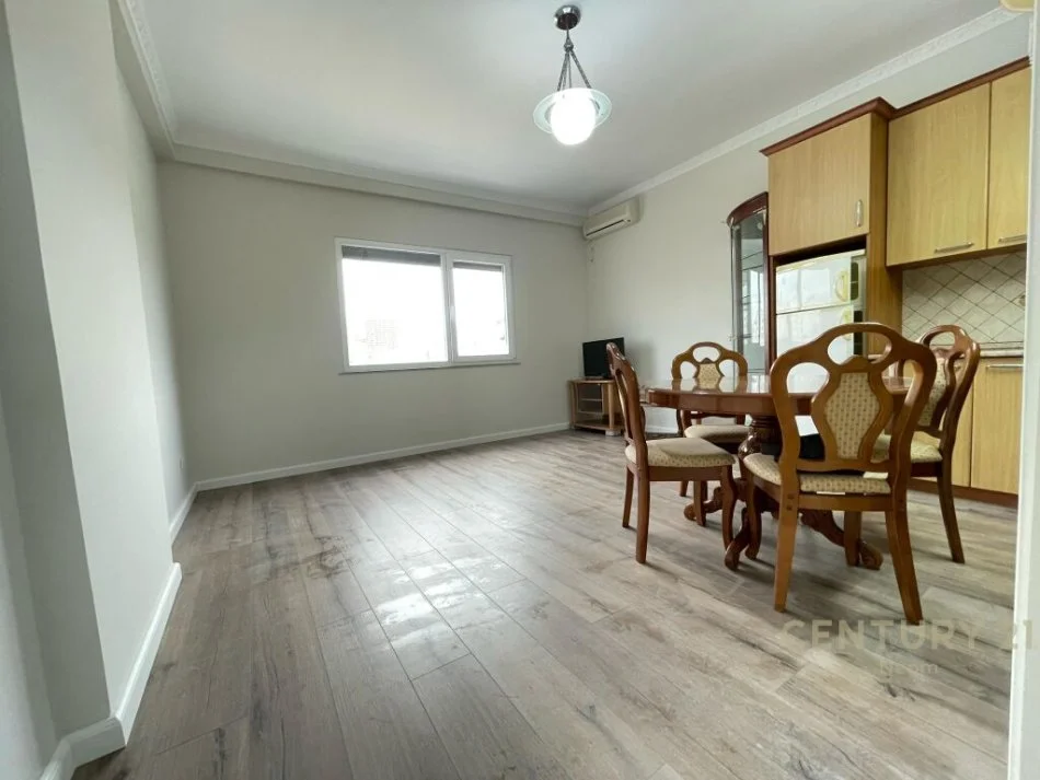 Shitet apartament 1+1 te Ish Parku!