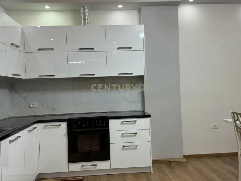 KODRA E PRIFTIT - JAPIM ME QIRA KATIN E NJE VILE.