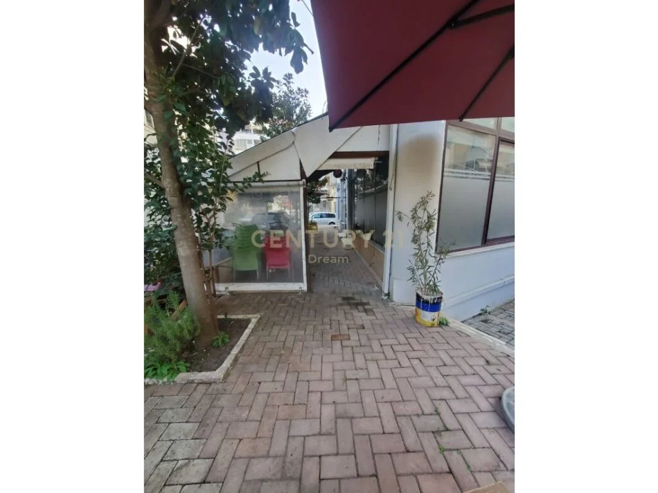 Jepet me Qira Ambient Komercial ne Fresk!