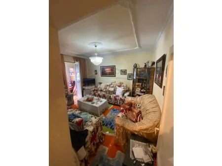 Shitet, Apartament 1+1, në Rrugen Ferit Xhajko, Tiranë. AREA40365