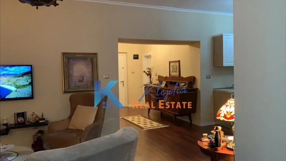 Tirane, shitet apartament 3+1+Ballkon, Kati 3, 105 m² 248000 € (Rruga e Elbasanit, pas Ambasades Amerikane)