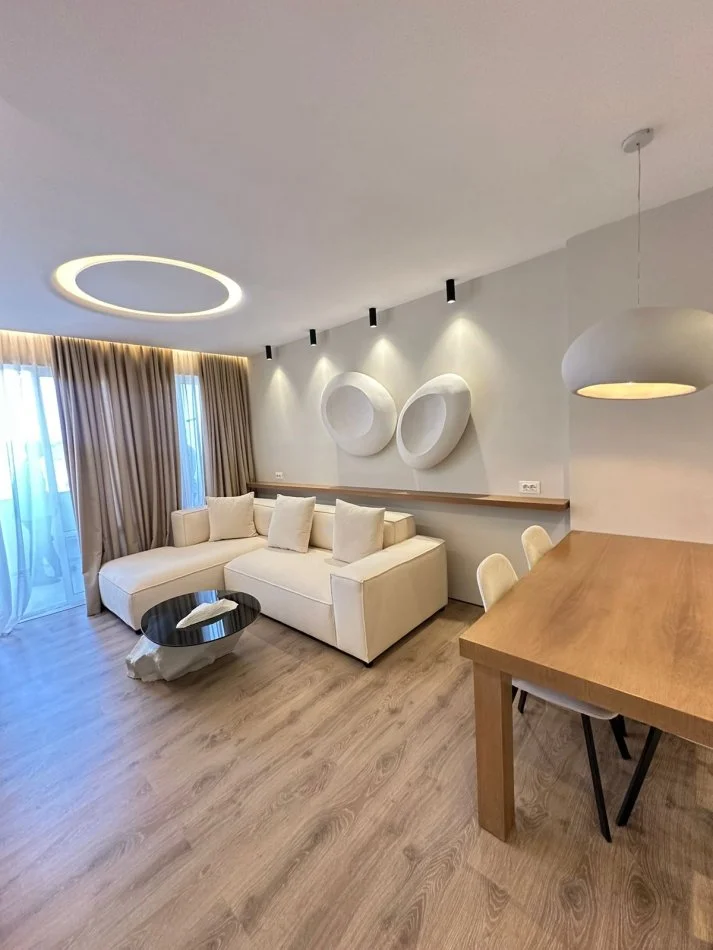 Tirane, jepet me qera 1+1, Kati 6, 75 m² 450 € (Yzberish, pallatet Dilo)