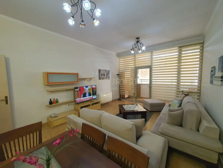 Tirane, jepet me qera apartament 1+1+Ballkon, Kati 4, 79 m² 800 € (Garda, BLLOK)