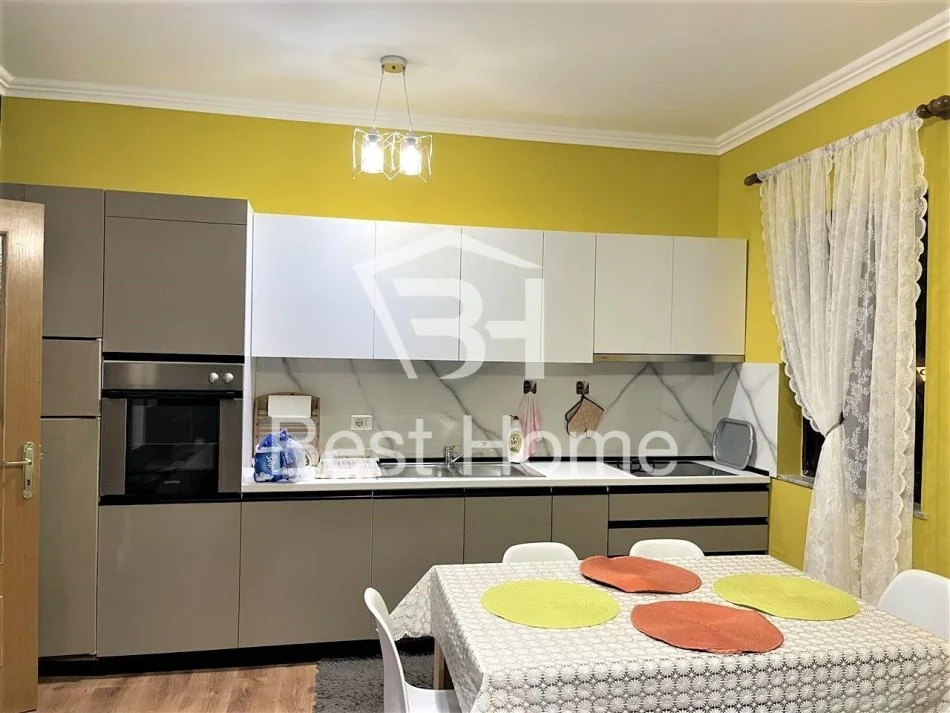 Tirane, jepet me qera apartament 2+1+Ballkon, Kati 1, 100 m² 550 € (Rruga Ferit Xhajko)