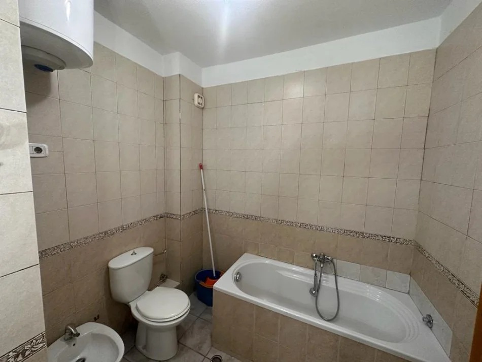Tirane, jepet me qera zyre , Kati 5, 70 m² 400 € (21 Dhjetori)