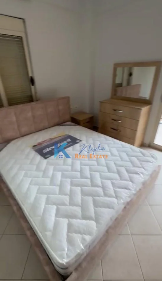 Tirane, jepet me qera apartament 1+1+Ballkon, Kati 2, 75 m² 450 € (Brryli, afer Maternitetit te Ri)