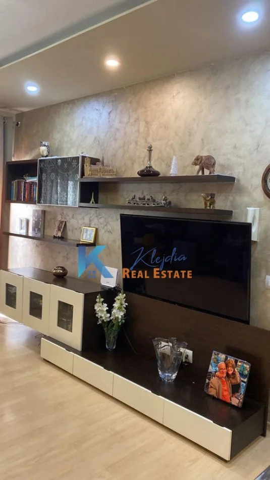 Tirane, jepet me qera apartament 2+1+Ballkon Kati 3, 90 m² 600 € (Don Bosko)