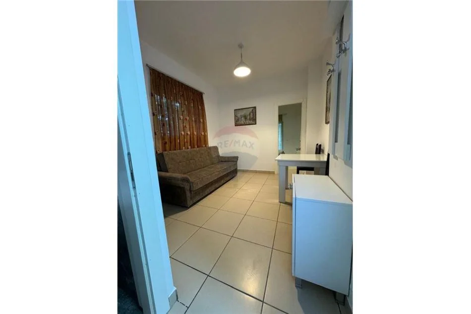 Tirane, jepet me qera apartament 1+1 , 48 m² 300 € (Kodra e Diellit)