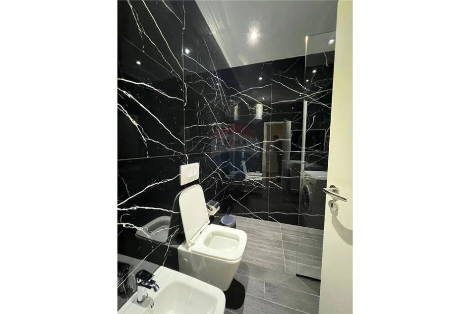 Tirane, jepet me qera apartament 2+1 , 140 m² 700 € (eduard mano - Kopshti Zoologjik)