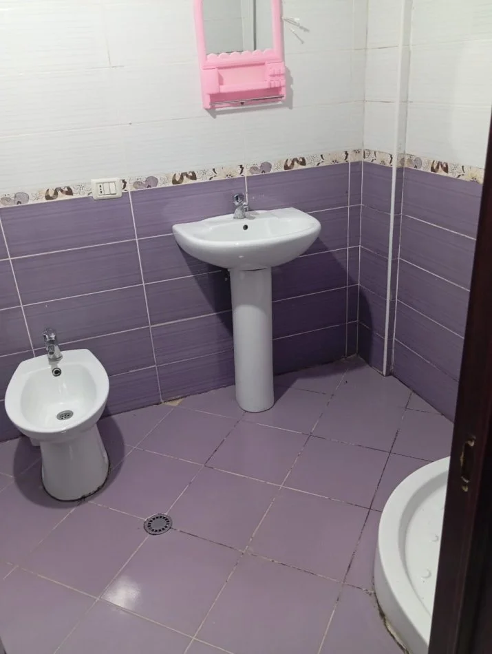 Tirane, jepet me qera apartament 2+1+Ballkon Kati 2, 110 m² 350 € 