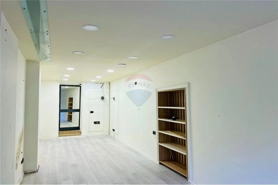Tirane, jepet me qera dyqan Kati 0, 38 m² 1,200 € (BLV Gjergj Fishta - Myslym Shyri - Shallvaret)