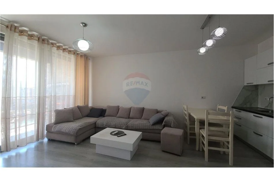 Tirane, jepet me qera apartament 1+1 , 60 m² 500 € (Fiori di Bosco)