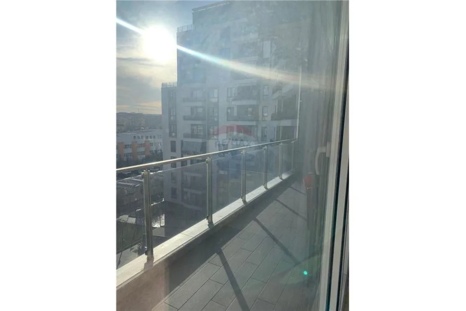Tirane, jepet me qera apartament 1+1 Kati 4, 80 m² 500 € (Fusha e Aviacionit)
