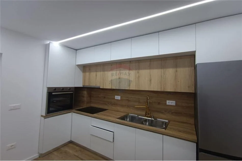 Tirane, jepet me qera apartament 1+1 , 45 m² 650 € (Rruga e Kavajës)