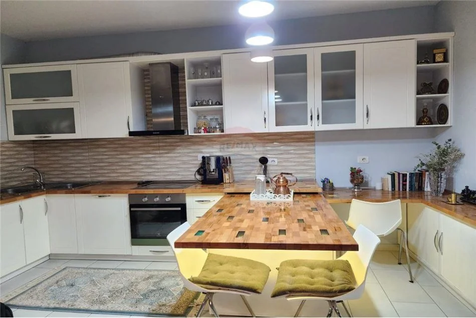 Tirane, jepet me qera apartament 1+1 , 68 m² 600 € (Kodra e Diellit)